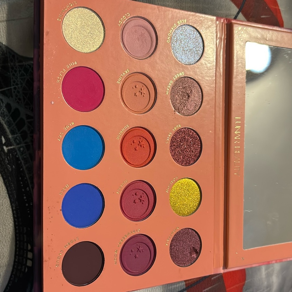 Lunar Beauty Strawberry Dream Palette